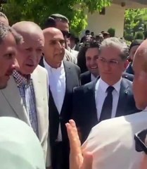 Cuma namazı sonrası sevgi seli: Her ana doğurmaz böyle bir adam! Dünyada yok senin eşin