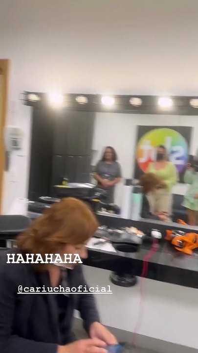 Cariúcha é recebida de maneira inusitada no SBT após noitada com filho de Gugu; veja