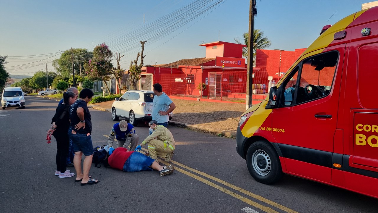 Idosa é atropelada por carro ao tentar atravessar rua no Jardim Consolata de Cascavel