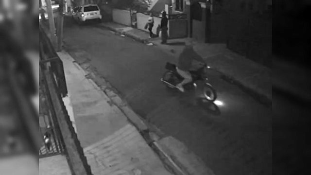 Asaltan a mujer mientras caminaba con su hija de 4 años en Jarabacoa