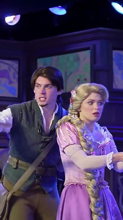 Rapunzel & Flynn’s CUTEST Theater Moments at Disneyland 💜 | Tangled Live Magic