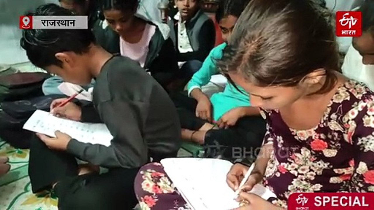 Special : 'मास्टरनी संजू' संवार रही बस्ती के बच्चों का भविष्य, कबाड़ बीनकर मां ने पढ़ाया, बेटी ने मान बढ़ाया