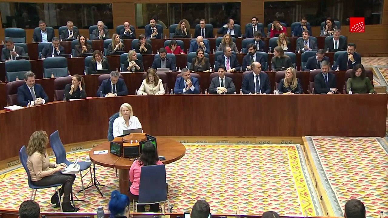 Ayuso lanza a la cara de Espinar (PSOE) la bravata del 155 de la ministra 'risitas': "Para ustedes tiene una rima fatal"