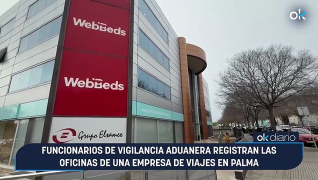 Funcionarios de Vigilancia Aduanera registran las oficinas de una empresa de viajes en Palma
