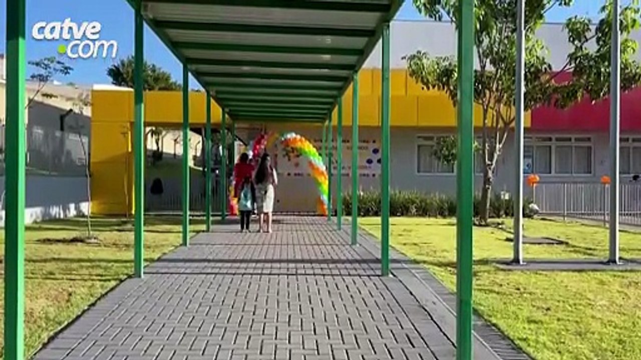 Voltam às aulas nas escolas e Cmeis de Cascavel; são esperados mais de 33 mil alunos