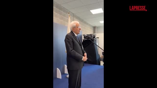 Mattarella incontra gli atleti olimpici al Villaggio Olimpico: «Sport manda al mondo messaggio pace e serenità»