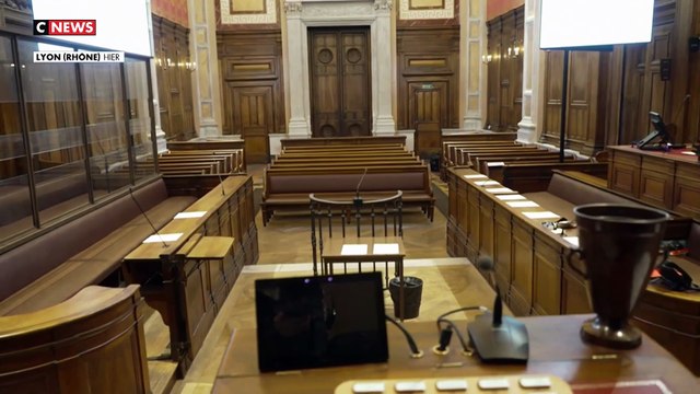 A Lyon s'est ouvert un procès teinté d'antisémitisme: un homme a jeté du 17ème étage son voisin, le procès s'ouvre