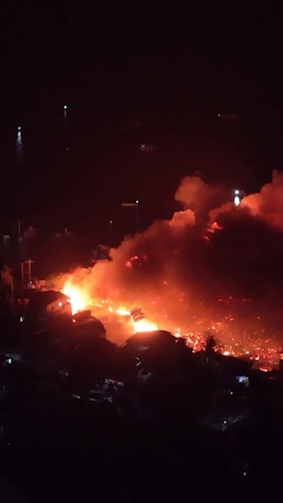 Drone footage shows fire rip through homes in Philippines - video ...