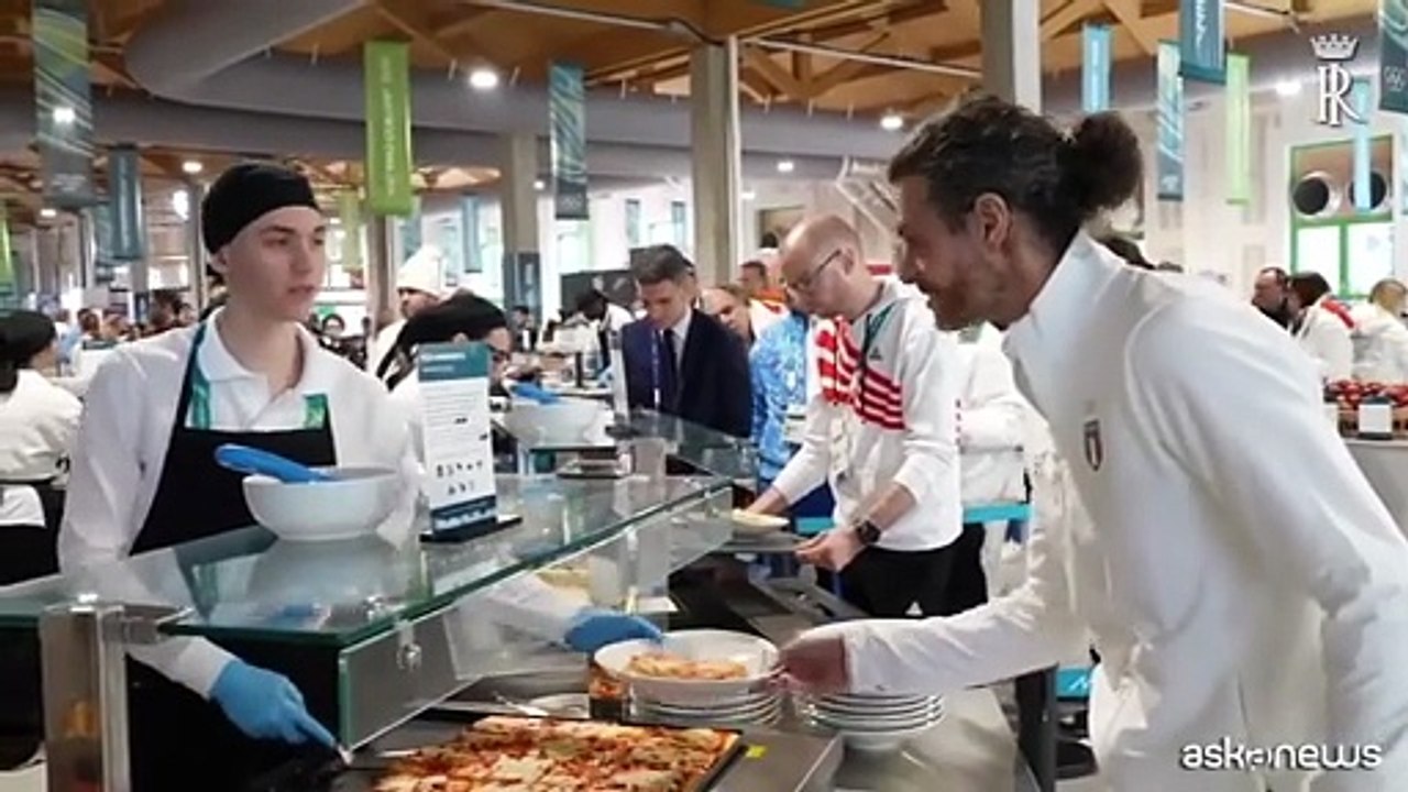 Milano Cortina, Mattarella a tavola con gli azzurri, pranzo e selfie