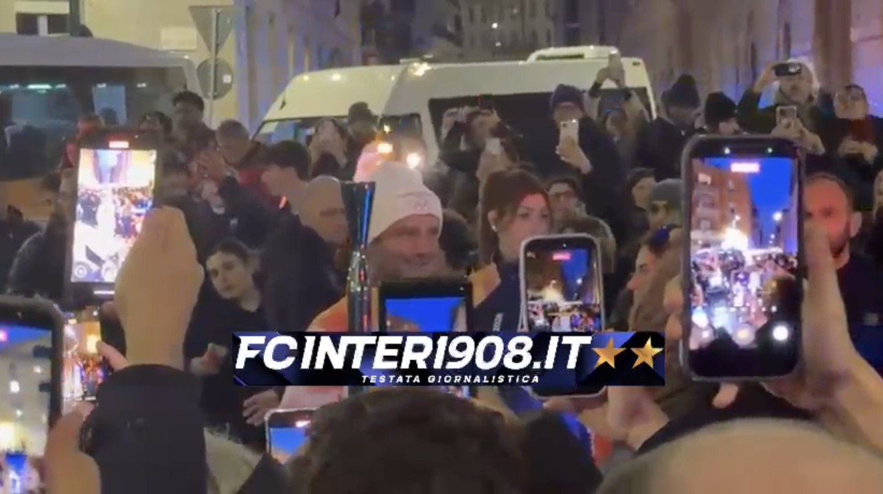 VIDEO FCIN1908 / Chivu tedoforo Olimpiadi, i tifosi interisti gli urlano...