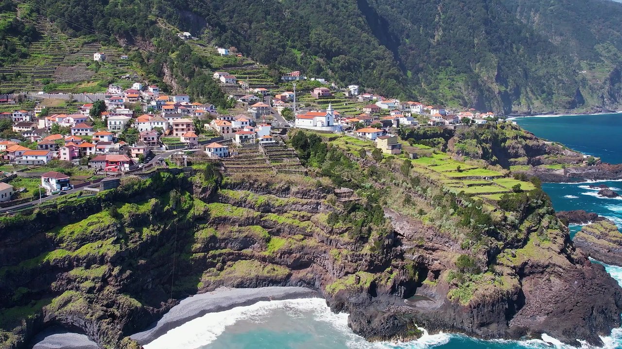 El padre de Rafael Leao le dedica una canción a Cristiano Ronaldo