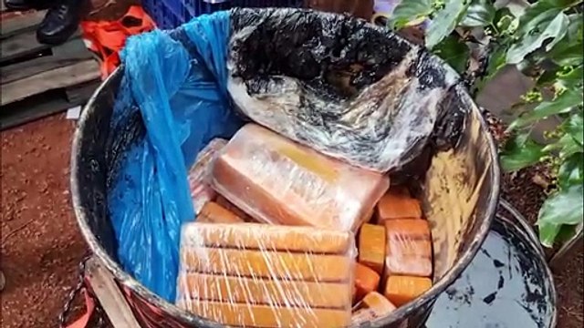 Maconha armazenada em barris é apreendida no Centro de Cascavel