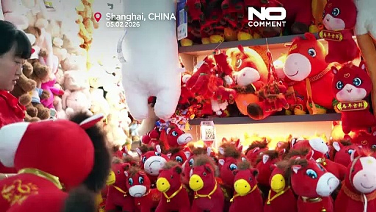 China: peluche 'cavalo triste' torna-se viral no Ano Novo Lunar