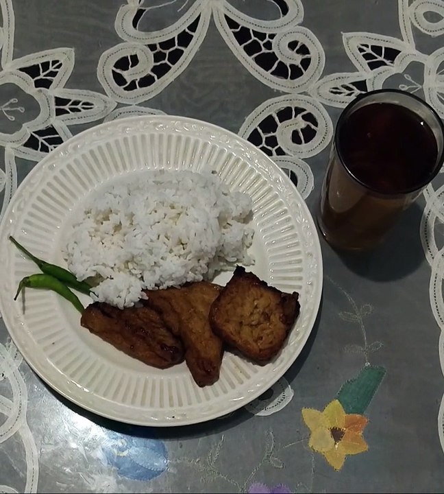 Menu makan Tempe dan tahu bacem