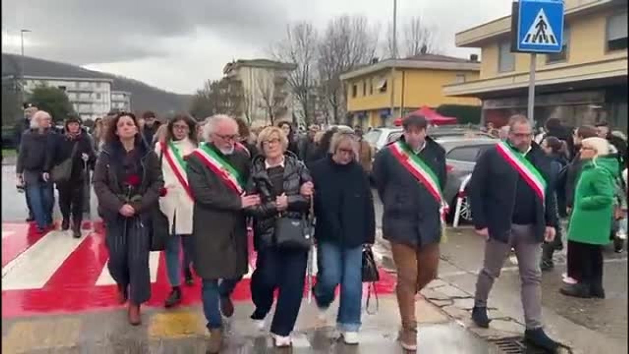 «Giustizia per Eleonora», in mille in marcia a un anno dal femminicidio a Rufina