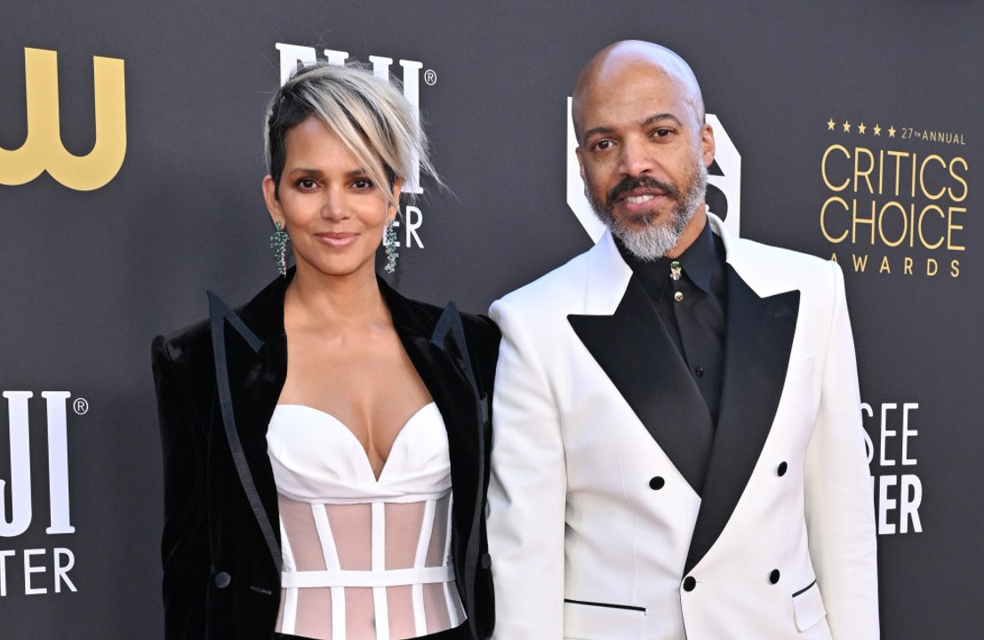 Halle Berry confirms her engagement to Van Hunt