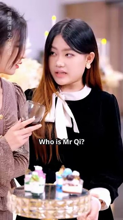 Cold CEO never smiled for 20 years, Seeing beggar girl chased off thief with palm leaves.He smiled