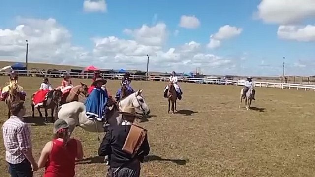 Desfile gaucho, elección Flor del pago, Chinita y Paisano - A pura tradición - Fraile Muerto