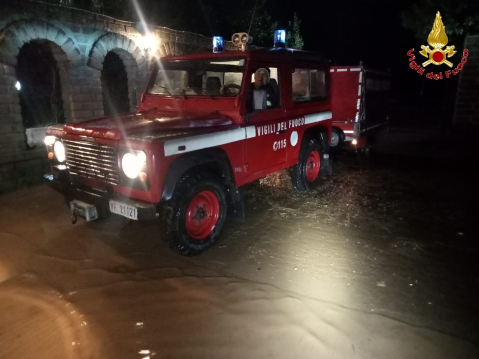 Via Fontanatetta, la strada diventa un fiume