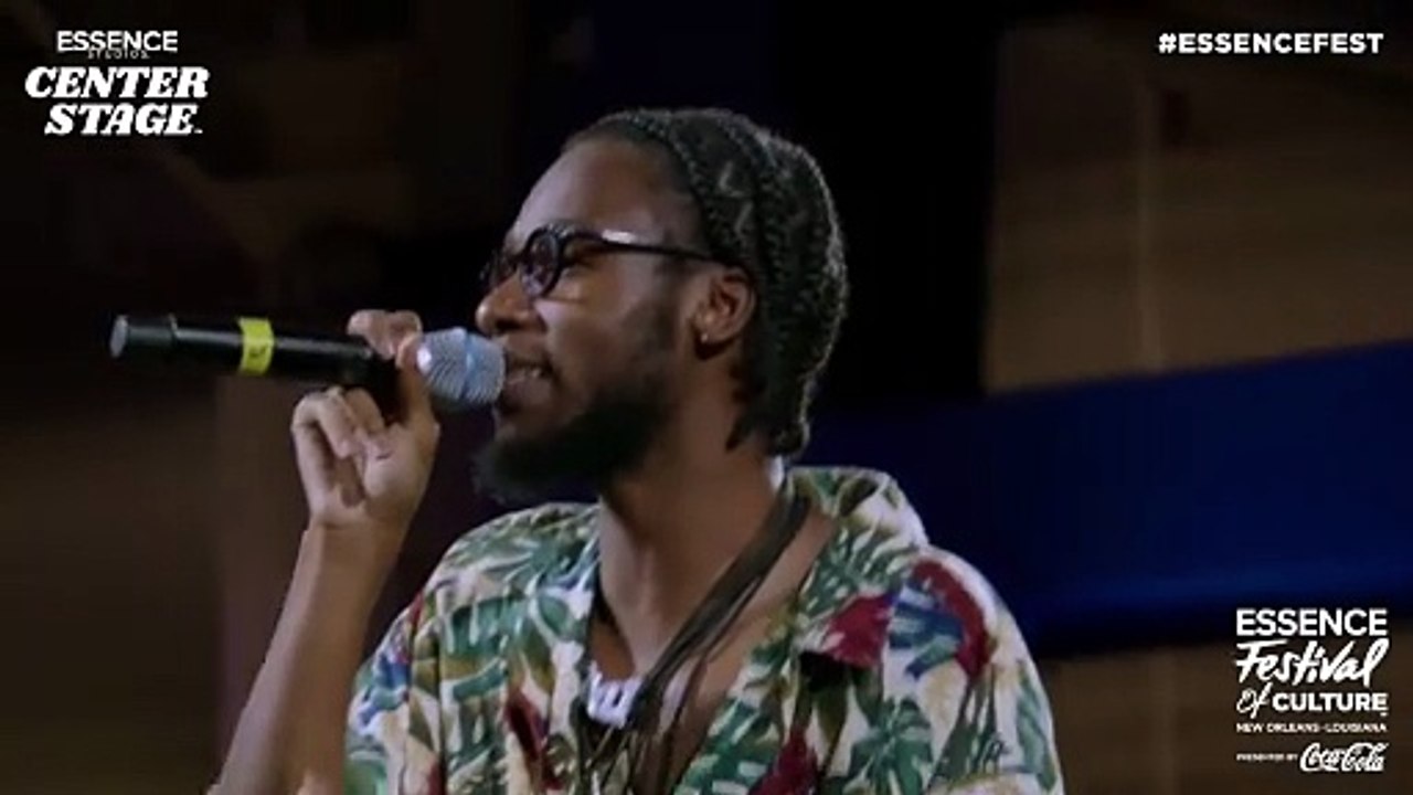 Allay Earhart Performs