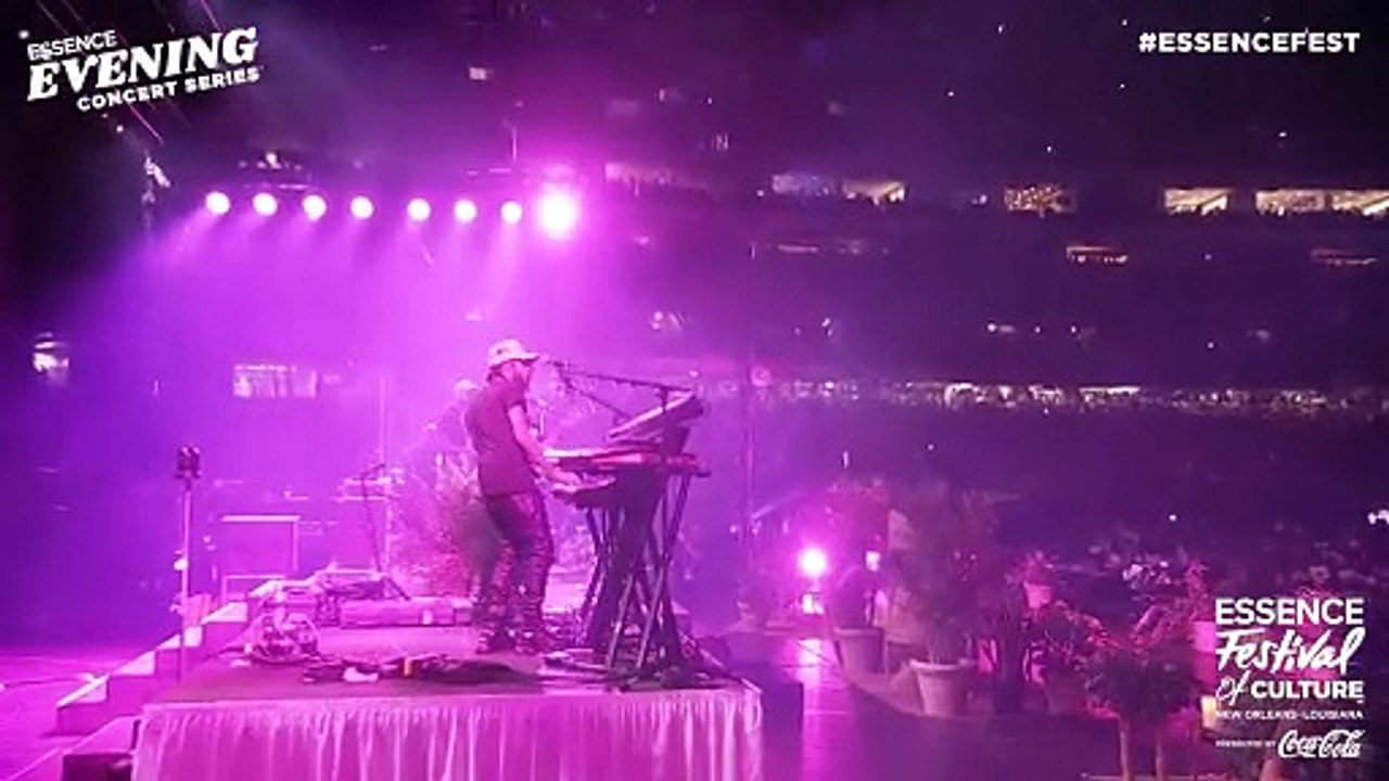 Summer Walker Performs