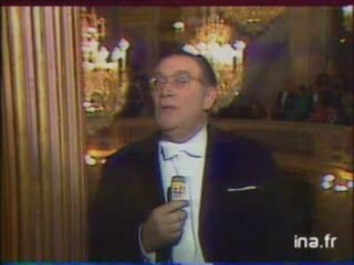 1976 HASSAN II au théâtre LOUIS XV