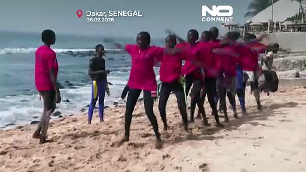 Surf-Akademie in Dakar holt Mädchen zurück in die Schule