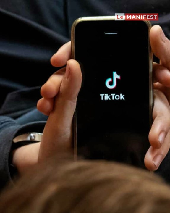 🚨📱 TikTok dans le viseur de l’UE : La Commission européenne pointe un design jugé addictif et ouvre un bras de fer inédit avec la plateforme. Algorithmes, scroll infini, responsabilité numérique… l’Europe muscle le jeu. 👀⚖️