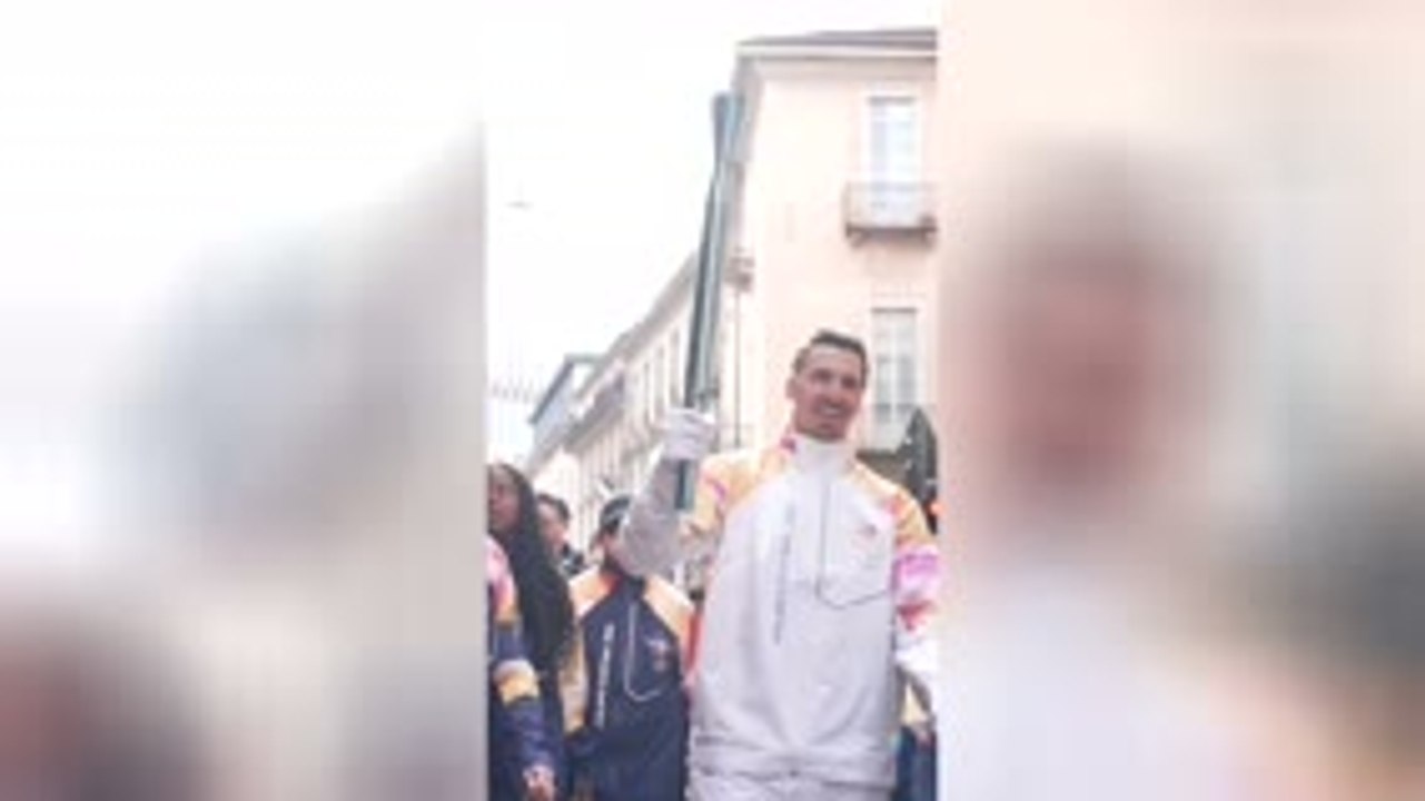 JO d'hiver - Zlatan porte la flamme olympique dans Milan : “Les JO peuvent commencer !”