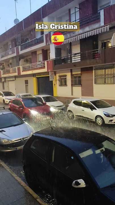 🌧️❄️ Ploaie însoțită de grindină astăzi în Isla Cristina (Huelva).