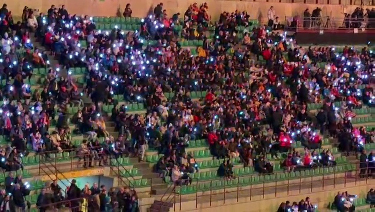 La cerimonia di apertura delle Olimpiadi, il pubblico di San Siro si scalda