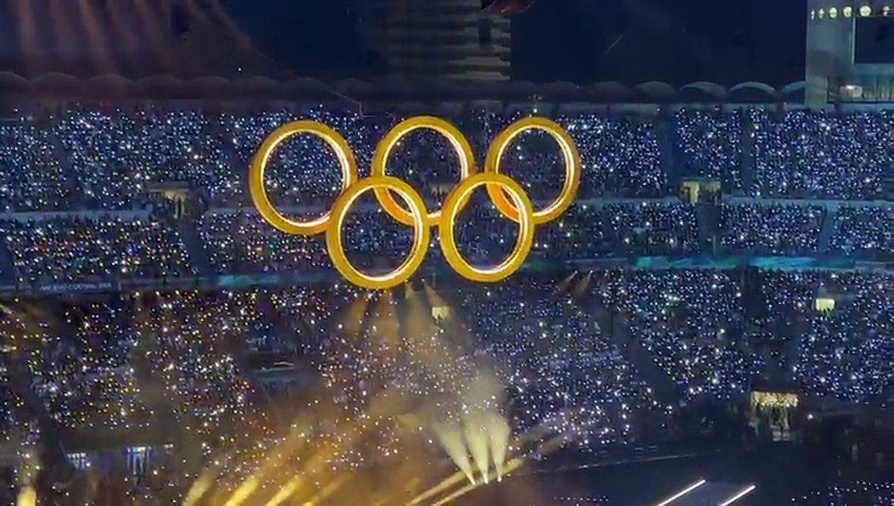 Cerimonia di apertura delle Olimpiadi: i cinque cerchi prendono forma nel cielo di San Siro