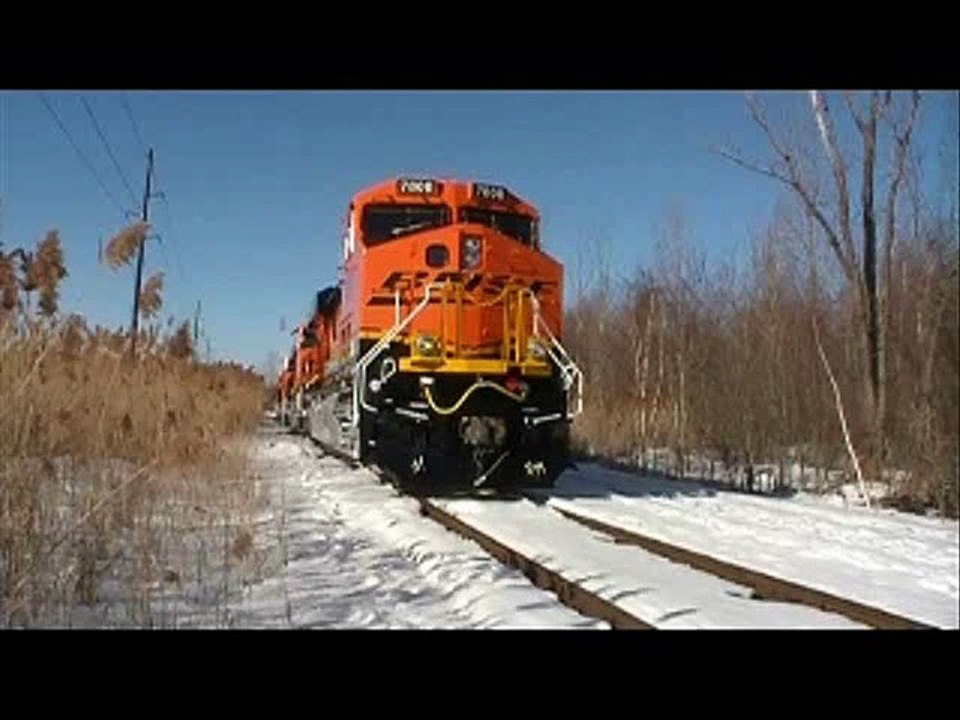 New BNSF GE ES44DC Locomotives idling at Erie PA 3-6-10. - Mark Labrozzi (480p, h264, youtube)