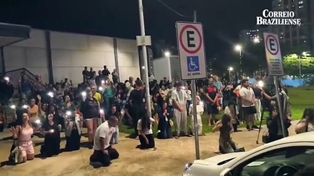 Vigília para adolescente agredido por Pedro Turra reúne diversas pessoas em Águas Claras