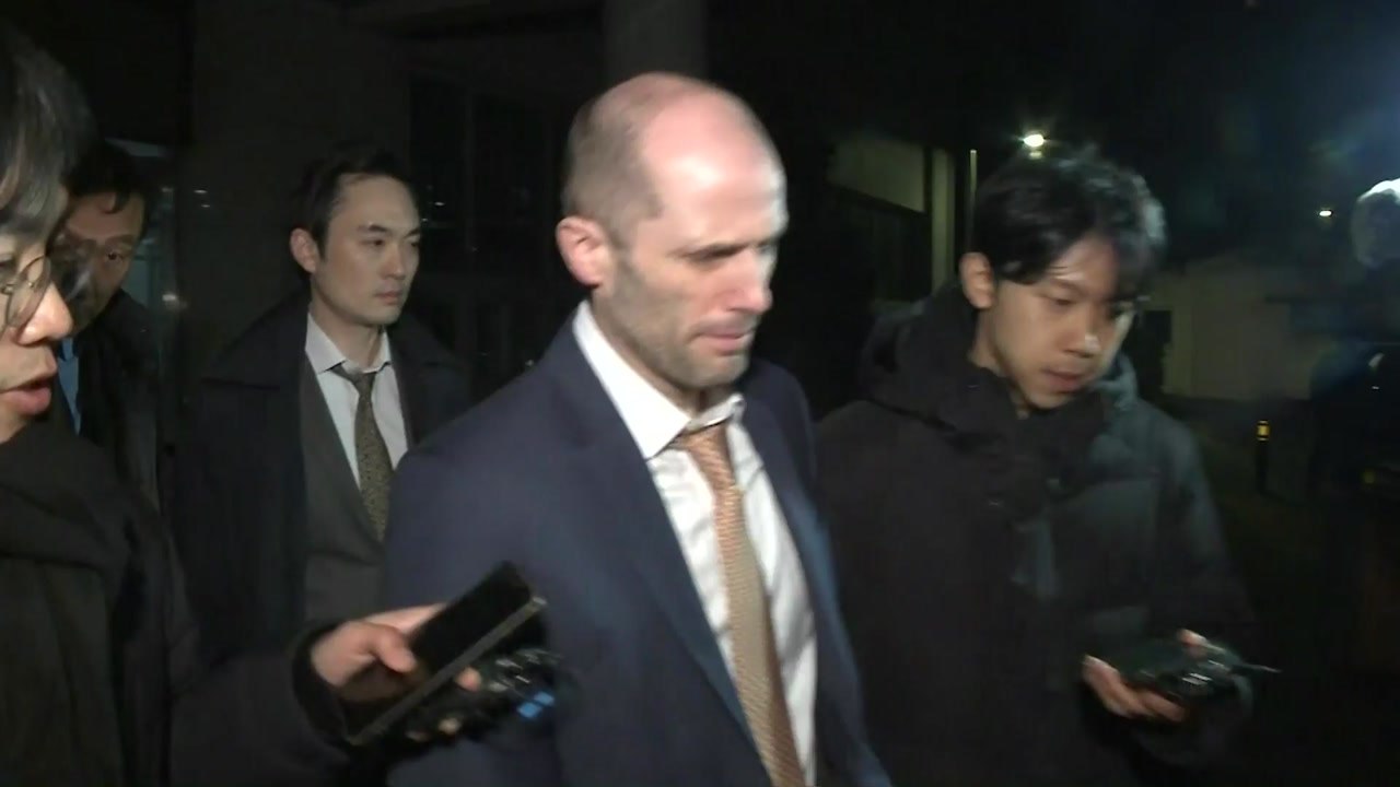 쿠팡 로저스, 위증 혐의 14시간 조사...묵묵부답 / YTN