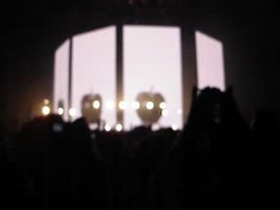 Entrée de Calogero, concert album Pomme C