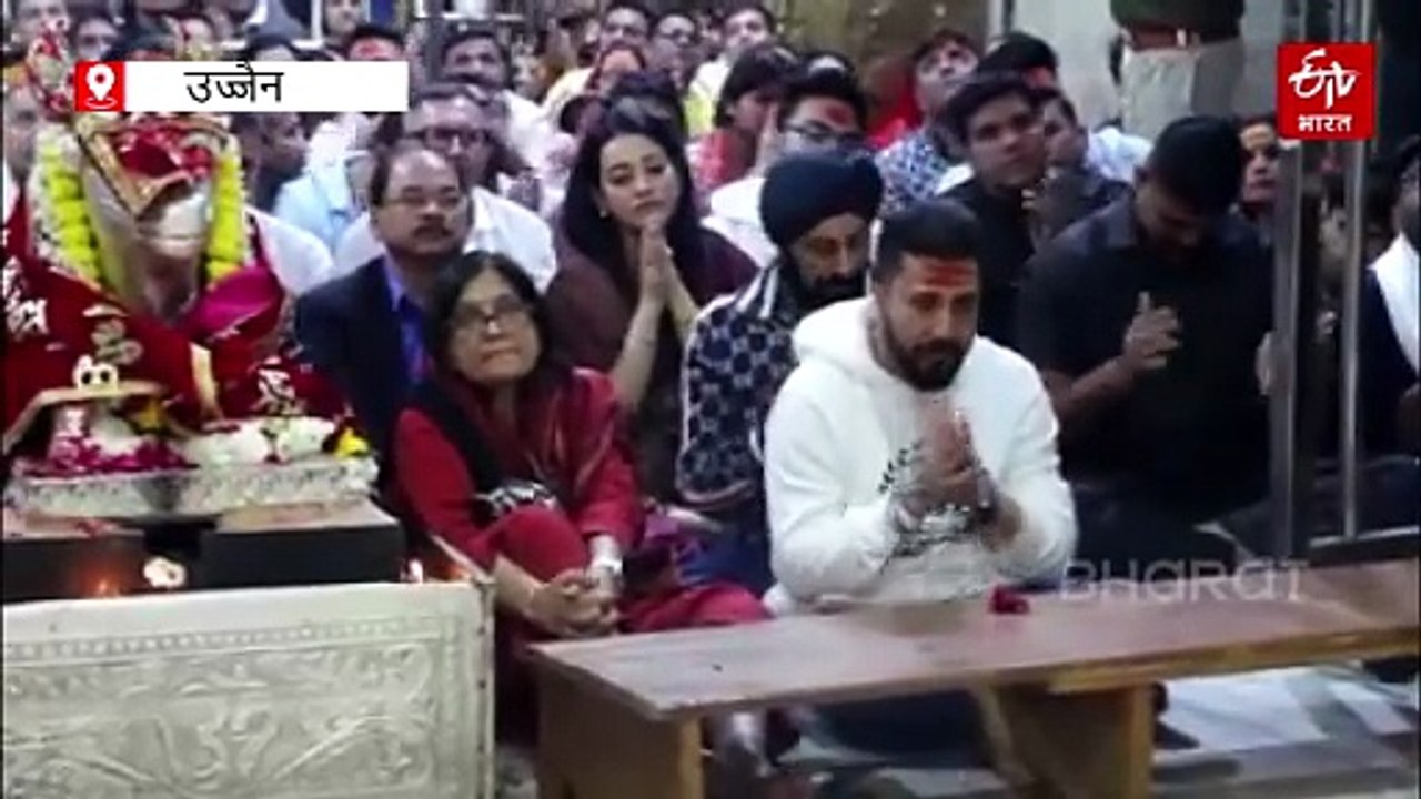 बाबा महाकाल के दरबार में मीका सिंह ने लगाई हाजिरी, नंदी हॉल में बैठ 2 घंटे की शिव-साधना