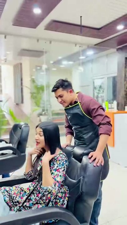 Zayda chote kar diye hairs😅😂#comedy #salon #comedy #reels #parlour #kabeermalik #funny #memes