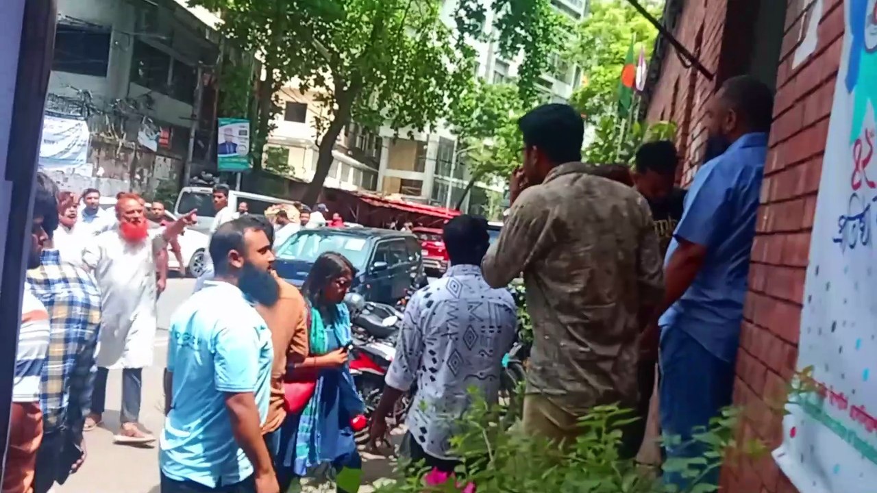 ঢাকা রিপোর্টার্স  ইউনিটিতে ৭১ মঞ্চ এর গোলটেবিল বৈঠকে যা ঘটেছিলো