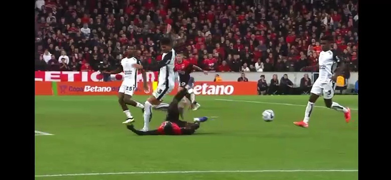 CBF divulga áudio do VAR em lance de gol anulado do Athletico contra o Corinthians