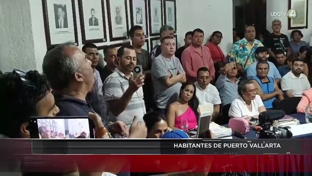 Vecinos de Puerto Vallarta irrumpen en el Ayuntamiento; exigen freno a parquímetros