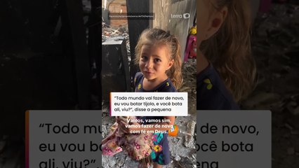 Mãe se emociona com reação da filha de 3 anos ao ver casa da família destruída por incêndio #shorts