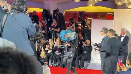 Venezia, sul red carpet George Clooney con la moglie Amal