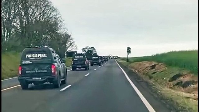 Detentos perigosos são transferidos em operação com viaturas e liberam vagas em prisões de SC