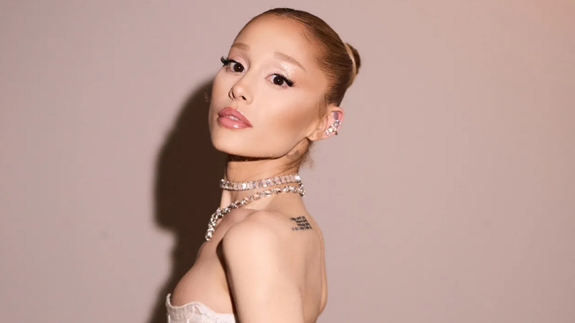 ⁣Ariana Grande Announces 'Eternal Sunshine' 2026 Tour | THR News Video