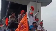 जरांगेंचा ताफा आझादमैदानाकडे जाताना आंदोलकांची गर्दी