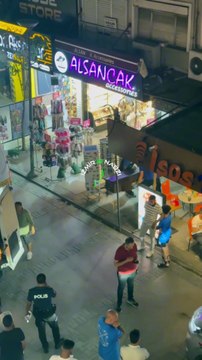 Alsancak'ta apartman asansör boşluğunda