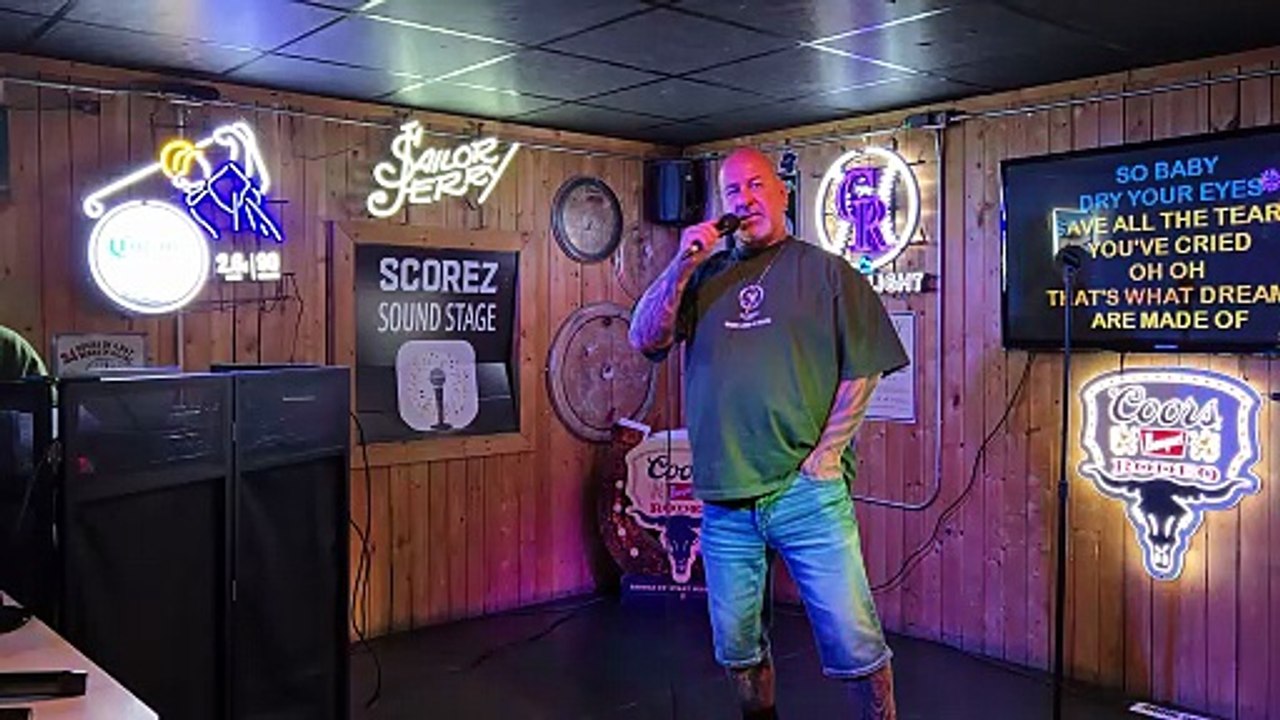 VAN HALEN - DREAMS (PERFORMED LIVE AT SCOREZ)