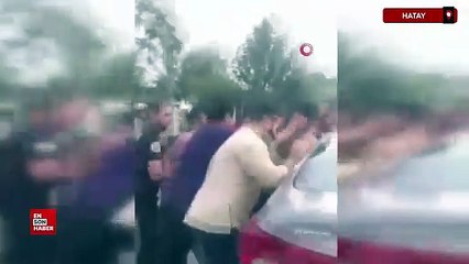 Hatay'da hapis cezasıyla aranan şahsı yakalayan polislere saldırdılar