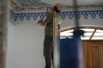 Beyaz duvarlarda Türk-İslam sanatı! Geleneksel motiflerle renkleniyor